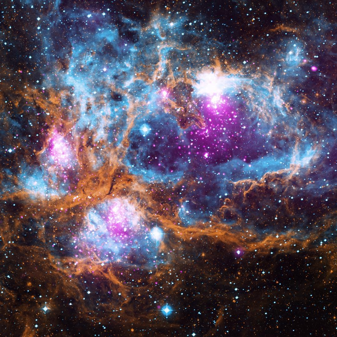 来自美国宇航局哈勃望远镜下的年度最美太空照片