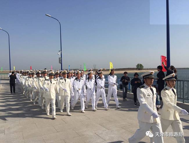 阳世昊出席泰达航母国防教育基地舰艇落位仪式