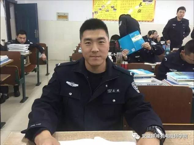 毕业后曾任职于蚌埠市交警二大队四中队,蚌埠市朝阳路第一小学教师