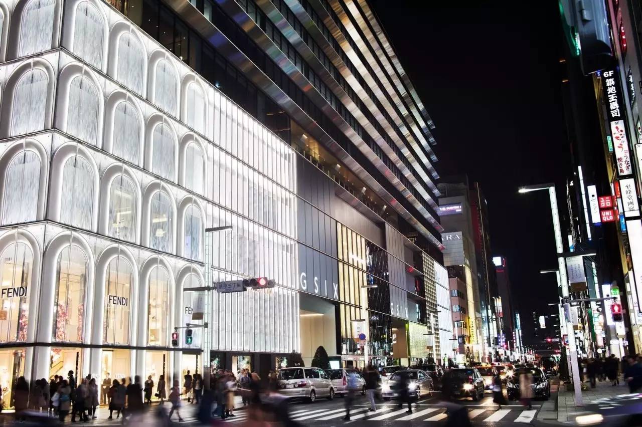 【携程攻略】东京银座景点,银座是日本东京中央区的一个主要商业区，以高级购物商店闻名，是东京…
