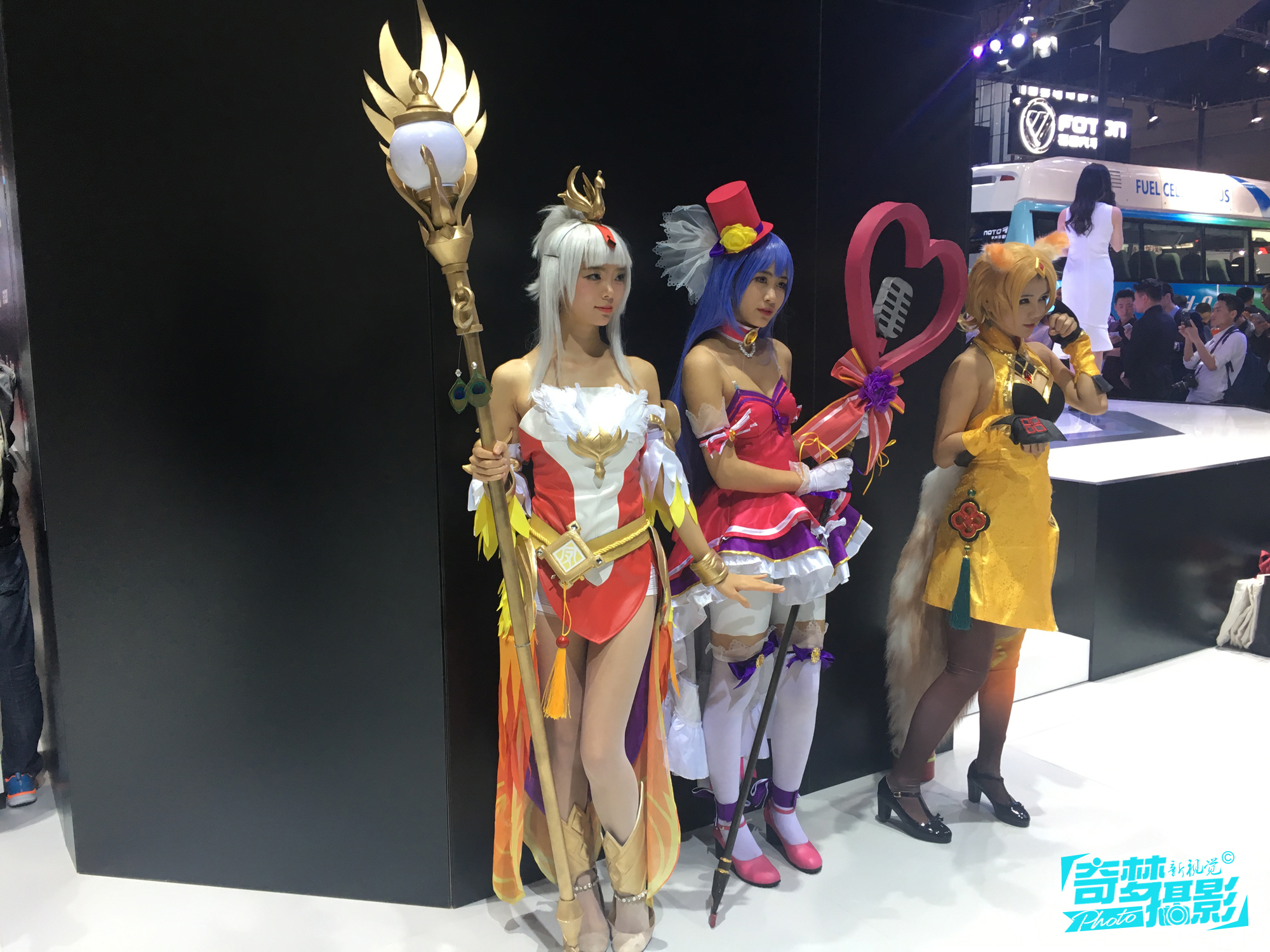 上海车展融入cosplay主题元素,角色扮演艳丽夺目