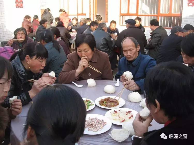 在临潼农村坐席,有一种前奏叫"拾碟子!