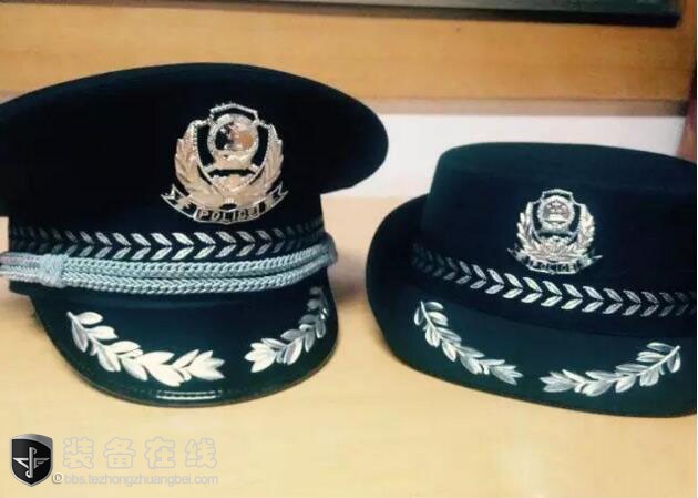 公安部自2013年决定修改警察帽徽图案,将帽徽下端的"jingcha"修改为"