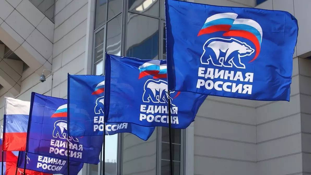 统一俄罗斯党的旗帜 而这次