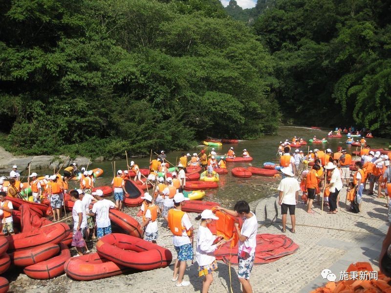 【媒体关注施秉】矿泉水上的漂流,约吗?施秉杉木河景区五一开漂