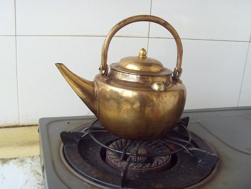 铜壶知识丨铜壶可以在煤气炉上烧水吗?