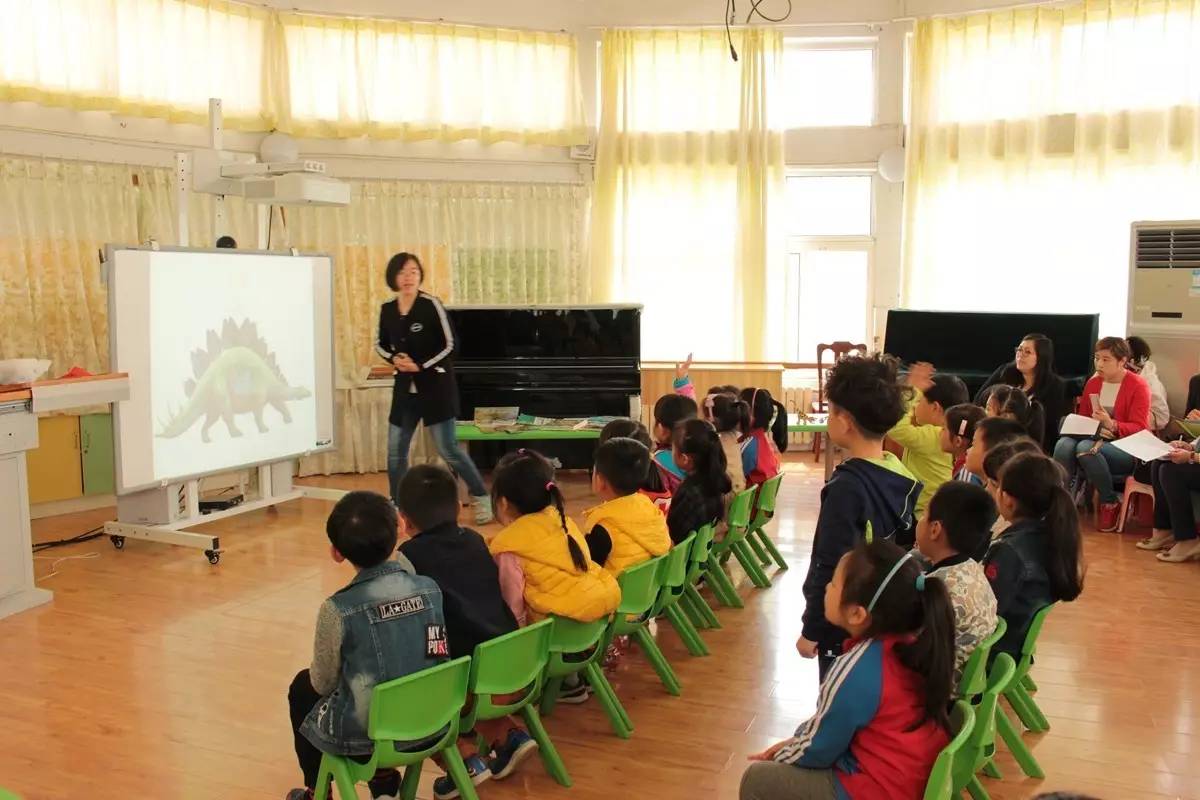 金水育贤幼儿园 郝丽娟老师组织的大班科学《恐龙哪里去了》