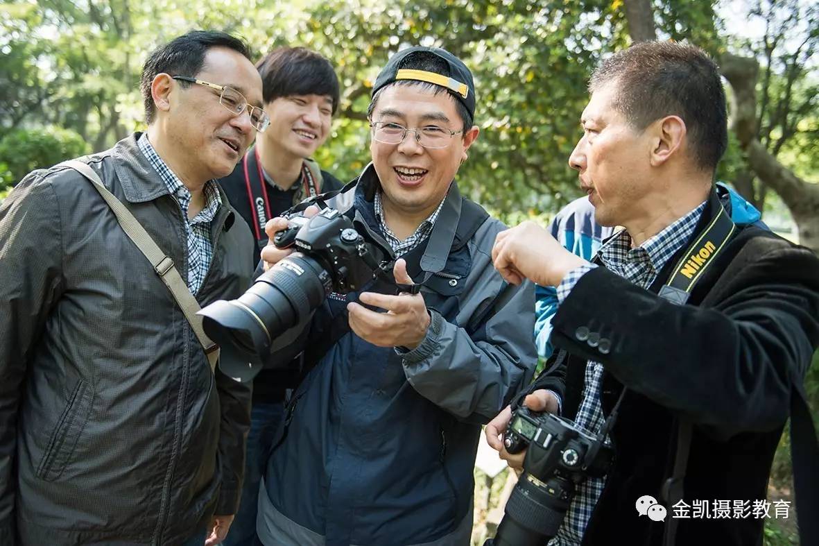 4月22日,金凯的吴迎晨老师携金凯师资团队带领大家去博物苑进行外拍.