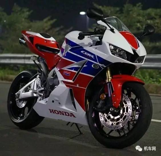 顽强的本田f52017款cbr600rr竟然有货