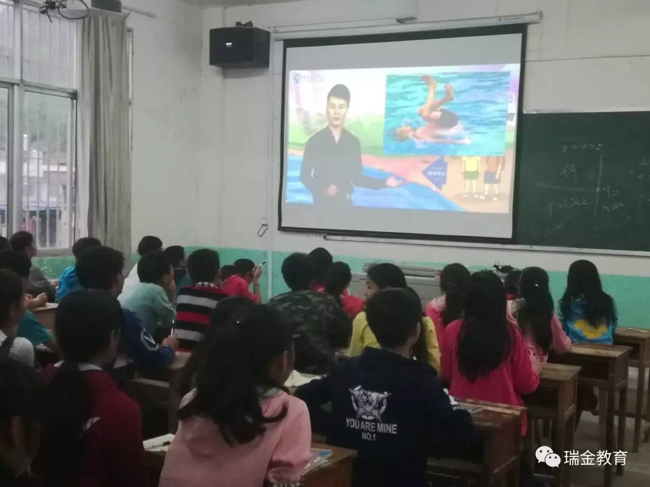 组织全体学生观看预防溺水专题教育视频