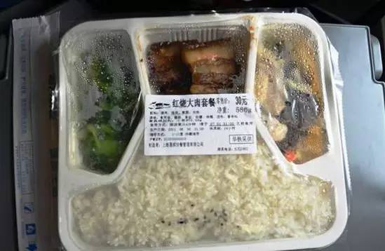 看了日本的火车餐食,你可能感觉吃了假的高铁盒饭 长途火车什么感觉