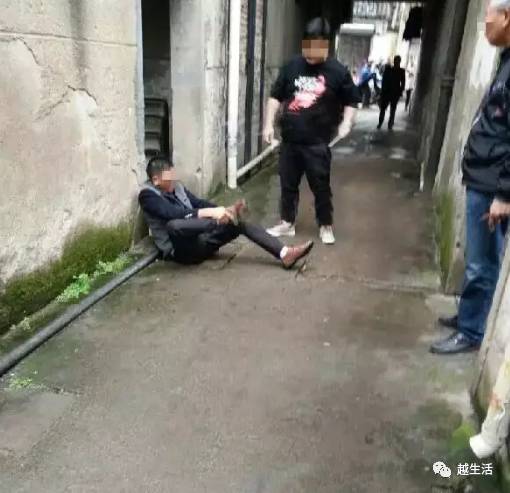 突发|今日中午绍兴一男子嫖娼时遭遇警方扫黄,情急之下竟从2楼跳下!