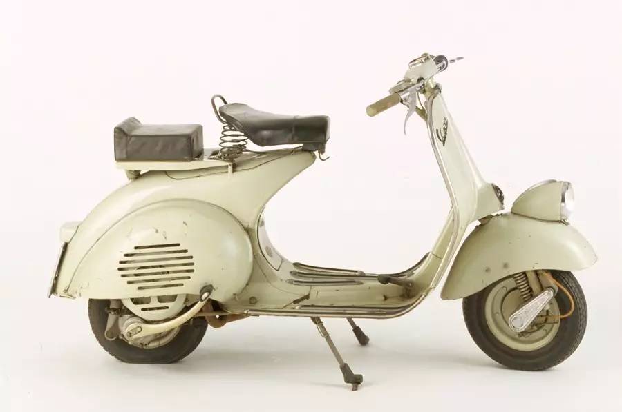 《罗马假日》里骑过的这款"黄蜂"小摩托车