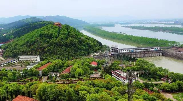 旅游 正文 澧水风光带 澧县县城澧水沿江风光带依托澧水大堤进行加高