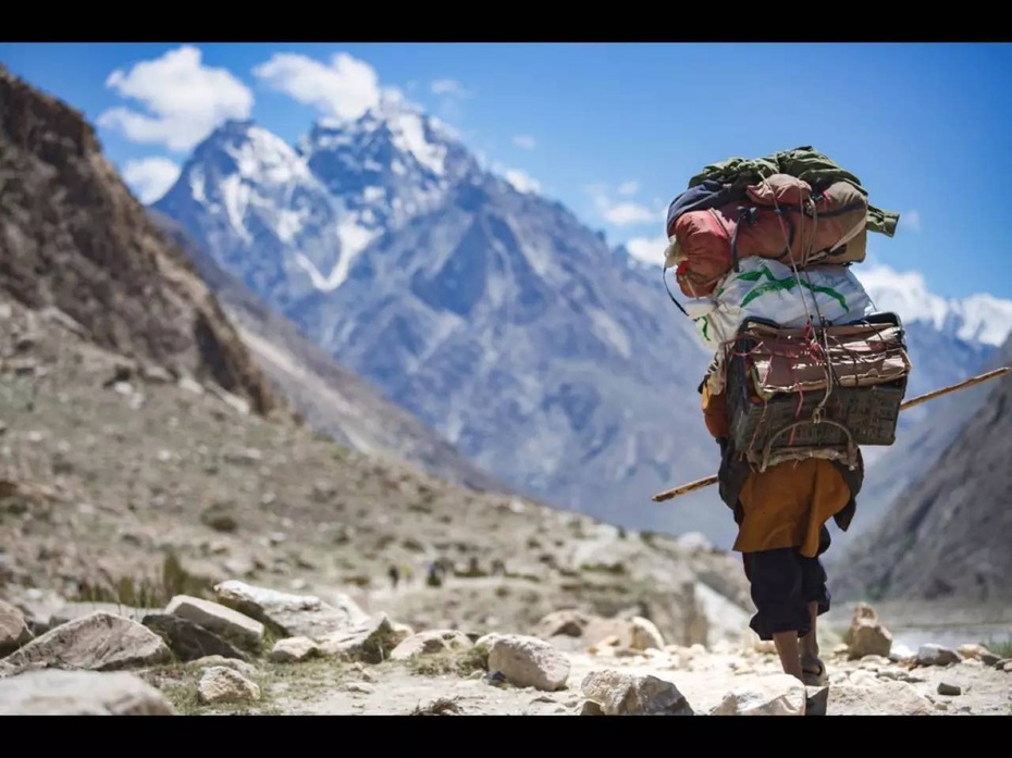 背夫的故事听探险家汗斯讲述登山者背后的无