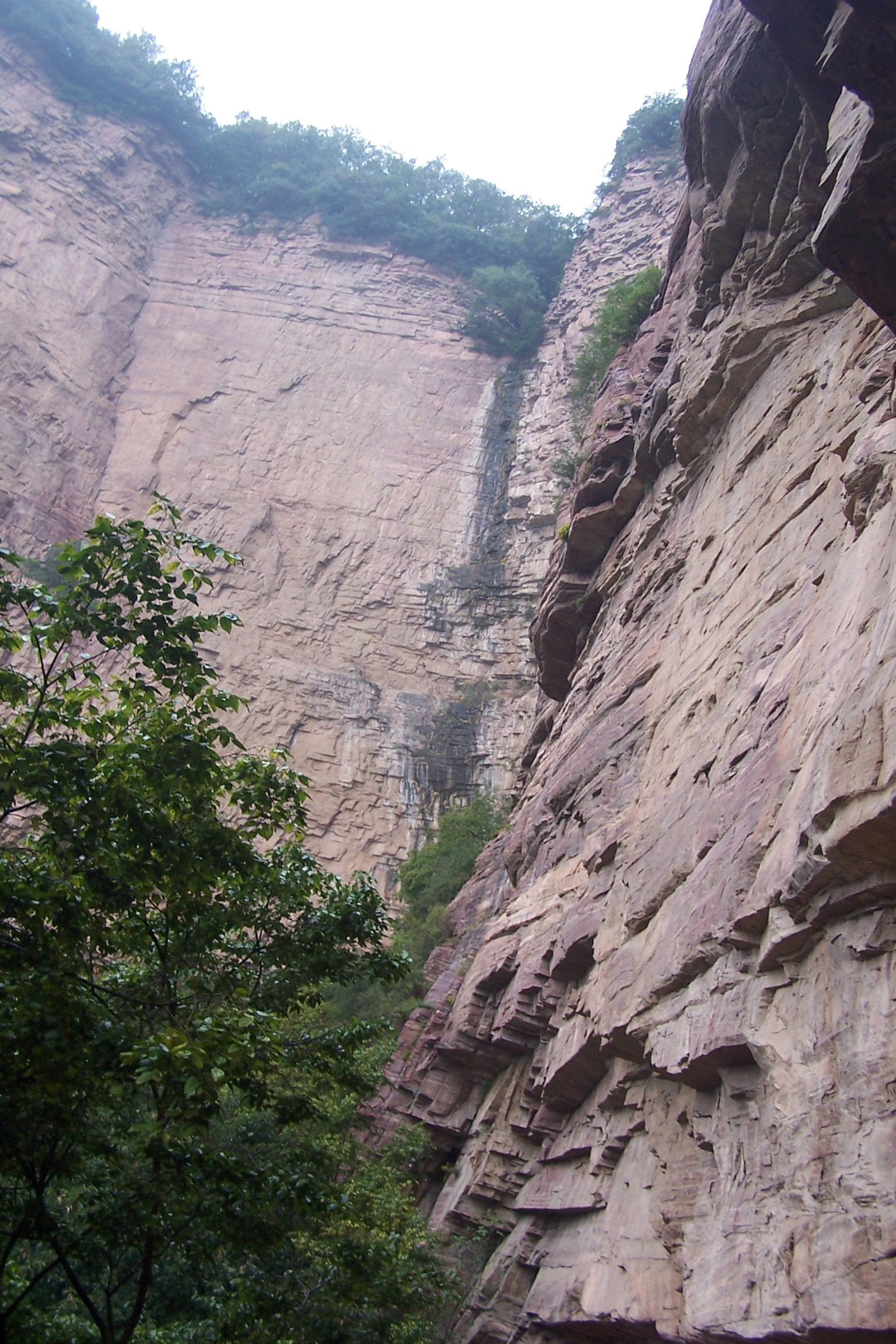 全国最大的天然回音壁藏在河北嶂石岩