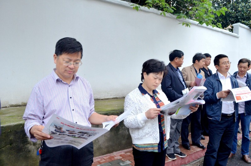 正文 4月26日上午,市城管会战指挥部常务副指挥长,市政协主席郭茂兰