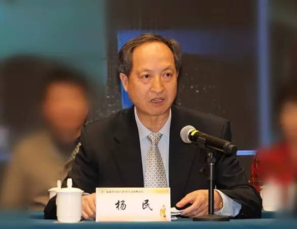 中国医师协会常务副会长兼秘书长杨民主持开幕式