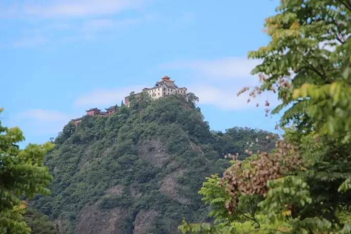 前往鸣凤山景区(门票68元)旅游的线路