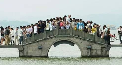 祖国山河好，只是近五一（这些远近闻名的景点，最近会变成这样…）