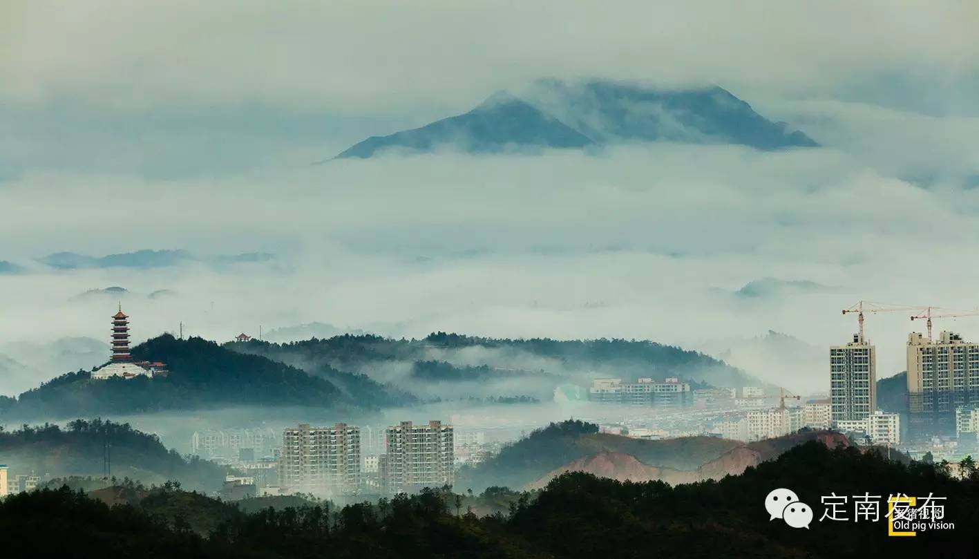 住在江西最南端 东邻安远,寻乌,西连龙南,北靠信丰, 南接广东省龙川