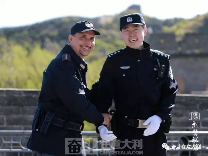 【多图】意大利宪兵和警察在北京巡逻执勤