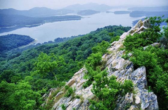 盘龙山:盘龙山位于驻马店确山县城南部.