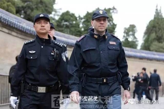 【多图】意大利宪兵和警察在北京巡逻执勤