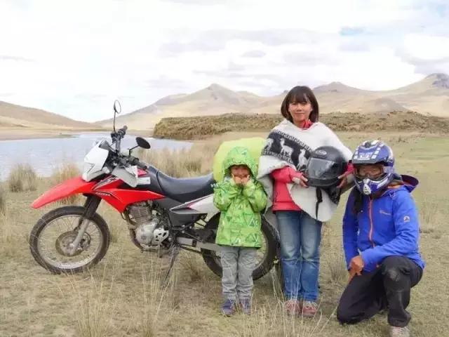 户外狂人老极,骑摩托车带老婆和儿子环游世界