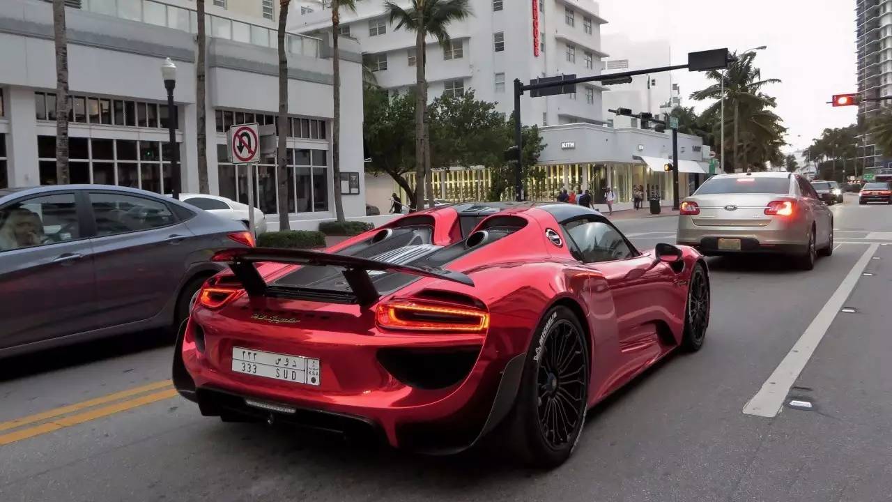 【跑车世界】电镀红保时捷918 spyder weissach package