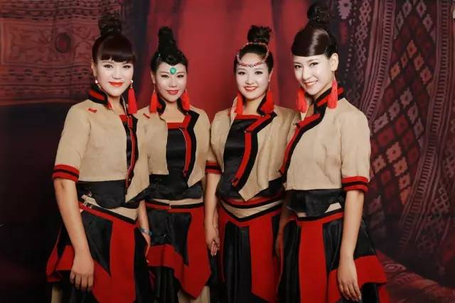 其它 正文  获得中国藏歌会亚军的四姑娘组合来自四川省阿坝州藏族