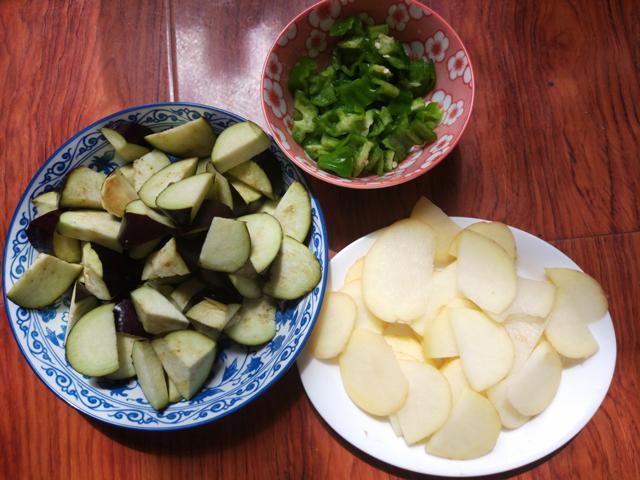 最简单的地道东北炖菜，最家常不过的几样食材