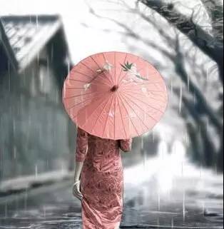 戴望舒(中国)   撑着油纸伞,   独自彷徨在悠长,悠长   又寂寥
