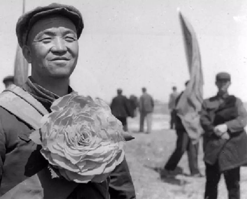 隆重介绍一位上世纪六十年代风靡全国的劳模,大庆油田产业工人的代表