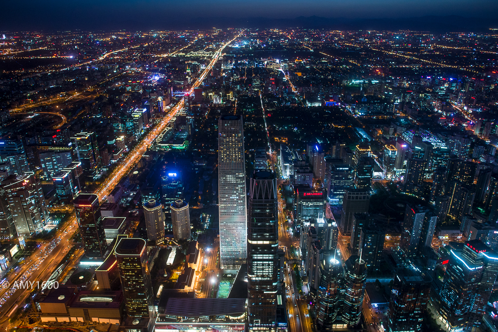 高空作业工人的视角:俯瞰北京最美夜景
