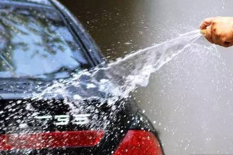 自己洗车的10个误区，分分钟让你的爱车越洗越“暗淡”!