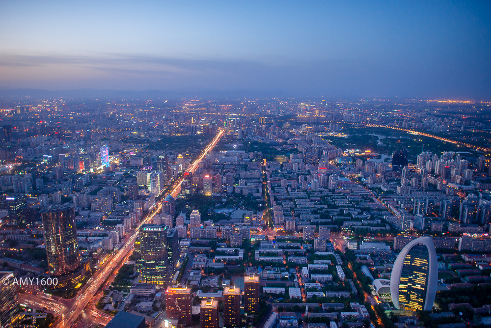 高空作业工人的视角:俯瞰北京最美夜景