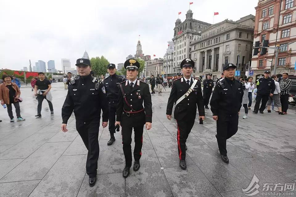 这2位意大利警察来自意大利内政部刑侦总局国际刑警部门和佛罗伦萨