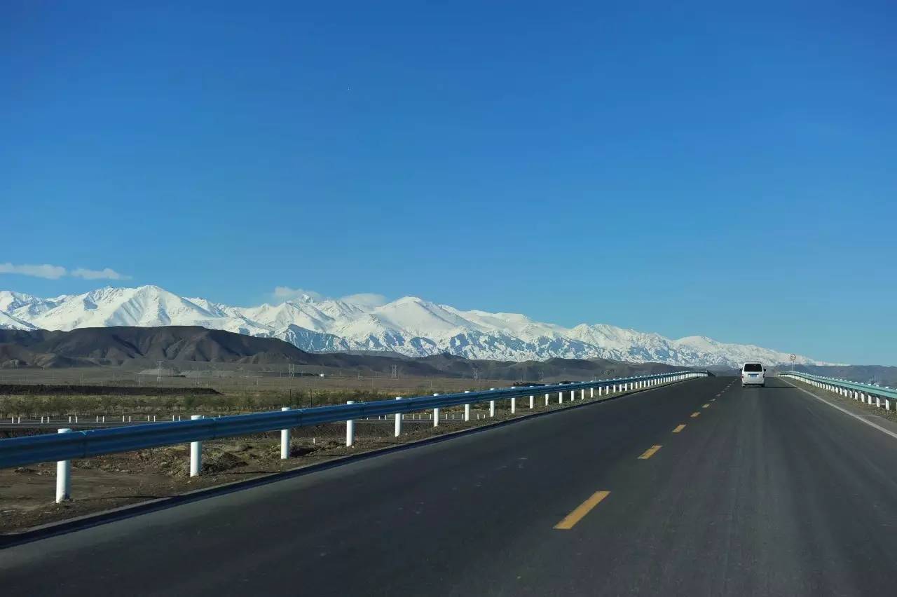 新疆5条高速公路开工建设