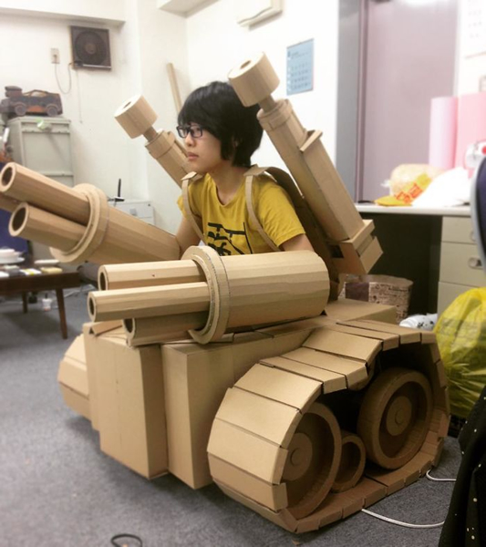 凯发K8国际娱乐官网入口日本艺术家用纸箱造3D坦克模|aotm奥特曼|型