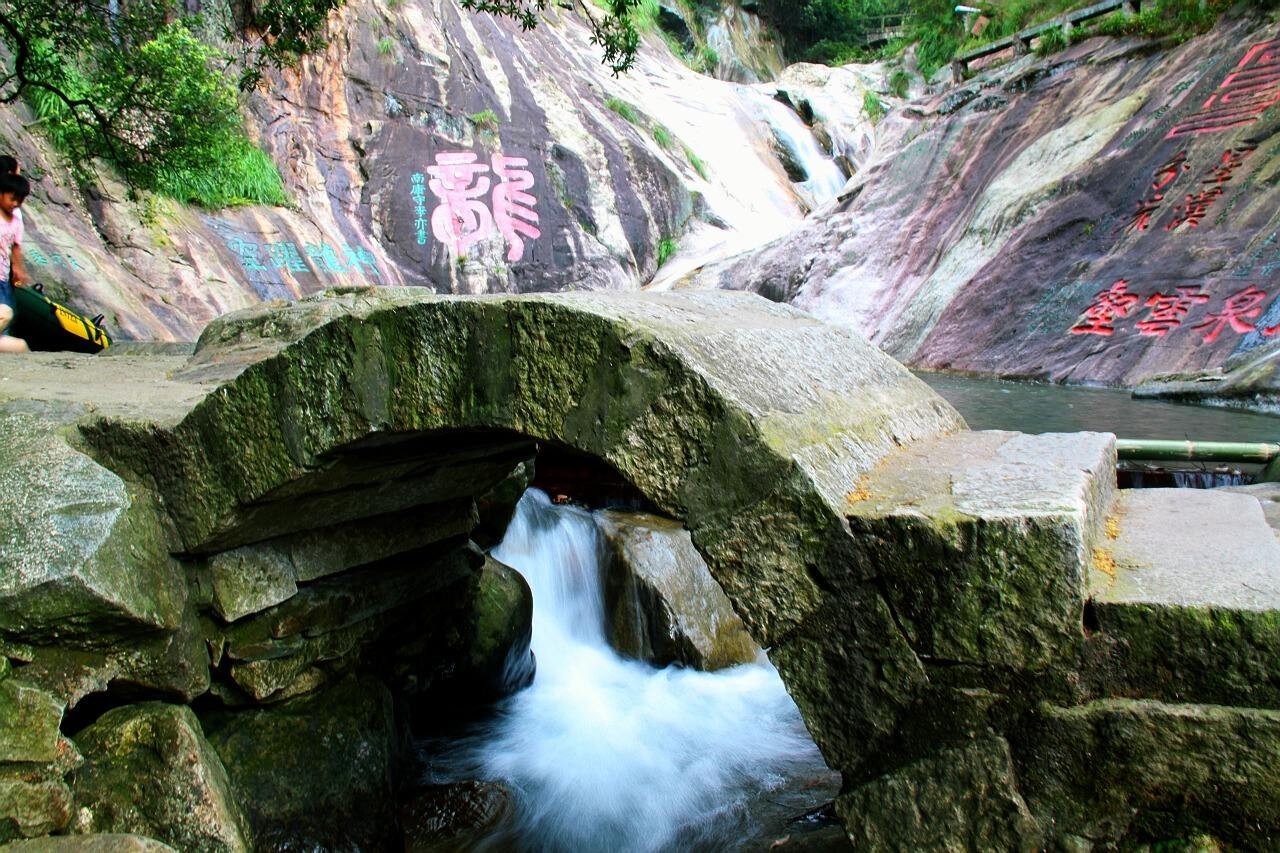 【爱玩客特惠】婺源紫藤花海大峡谷,源头古村,景德镇庐山秀峰瀑布三日