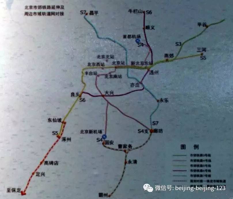 大兴西部有三条轨道,在建的新机场线,以及北京市郊铁路s6线(地铁21号