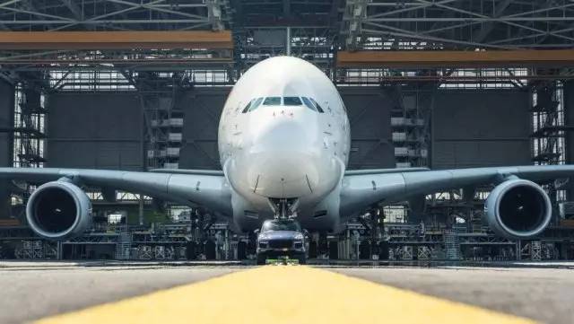 Cayenne拖动A380破纪录，但喜欢拉飞机的不止保时捷一家