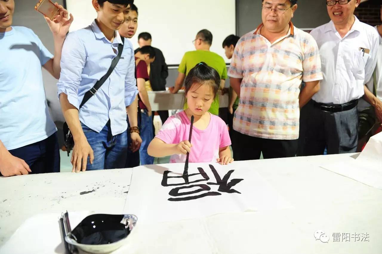 中国书法家协会会员,广东省书法家协会理事,湛江市书法家协会副主席