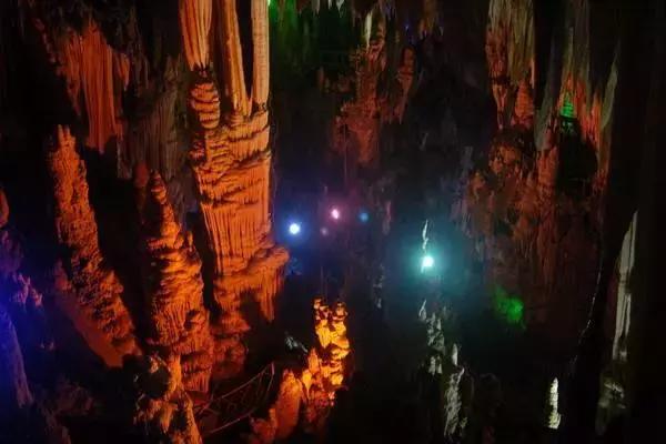 神仙居所玉溪溶洞 龙马溶洞位于玉溪北城侧面的龙马山背后,距城区约