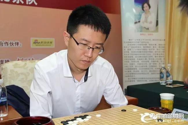 聂卫平华学明大盘讲解 棋圣笑言开局点三三"不靠谱"