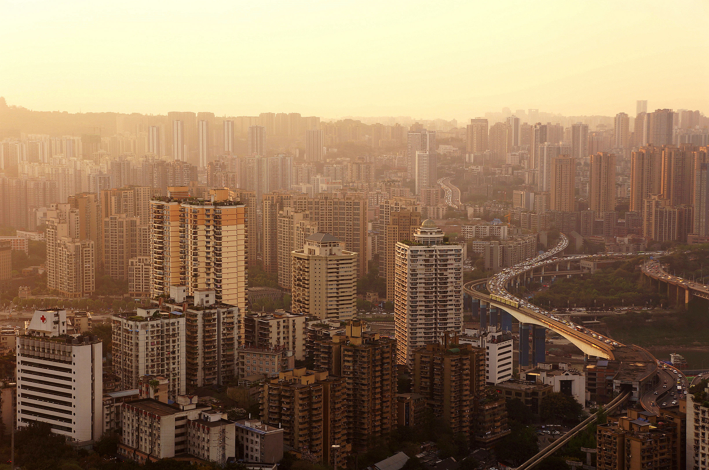 美不胜收的景色日落的光辉,洒向大地,重庆的美景尽收眼裡城市不断发展