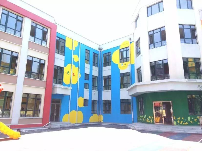 其它 正文  随着丹东市第四幼儿园建设工程快速推进,并逐渐显现出模样