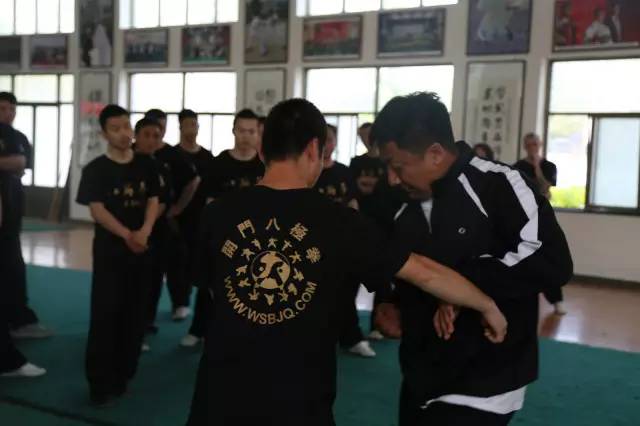 康恩平先生和吴大伟先生分别亲授了八极拳"行劈拳","十二