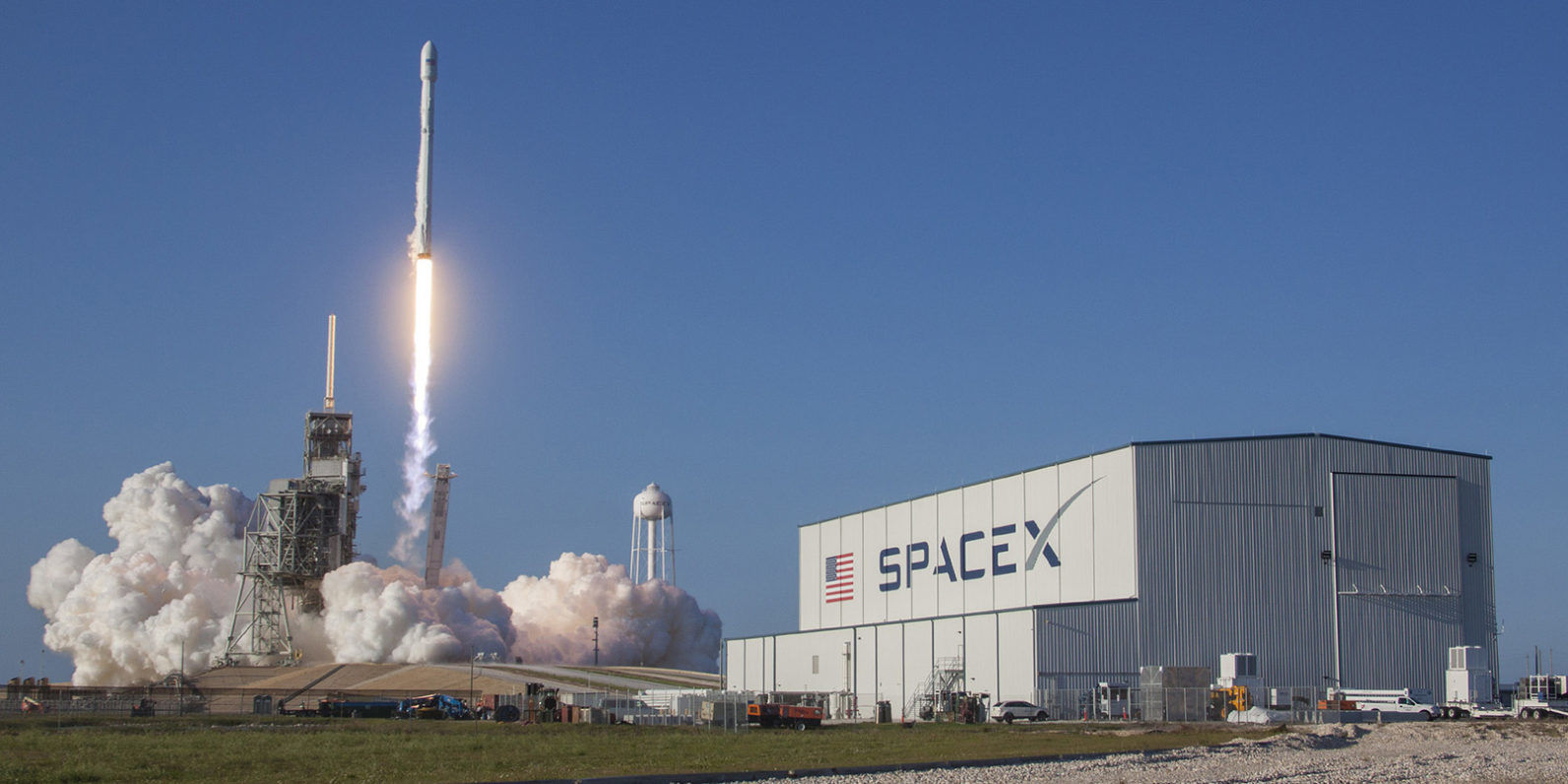 聚美优品 3 亿元进军移动充电业务,SpaceX 将